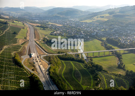 Luftaufnahme, am Ende der Autobahn A46, Ausfahrt Richtung Winterberg Bestwig, Baustelle A46, Bestwig, Meschede, Hochsauerlandkreis,Rhine-Westp Stockfoto