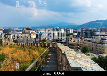 Skopje, Mazedonien - 26. August 2017: Skopje Stadtbild Sehenswürdigkeiten Blick von der Festung, die Hauptstadt von Mazedonien Stockfoto