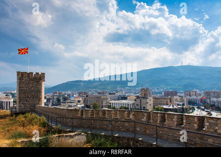 Skopje, Mazedonien - 26. August 2017: Skopje Stadtbild Sehenswürdigkeiten Blick von der Festung, die Hauptstadt von Mazedonien Stockfoto