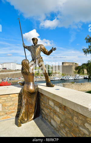 Frankreich, Finistere, Brest, Recouvrante Bezirk, Statue von Fanny de Lanninon und Jean Quemeneur des Künstlers Jerome Durand vor der Recouvrance Brücke und das Schloss (Marinemuseum) Stockfoto