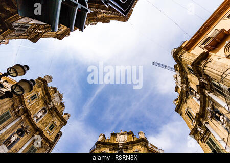 Quattro Canti, (Piazza Vigliena), ist eine barocke Platz in Palermo, Sizilien, Süditalien. Stockfoto