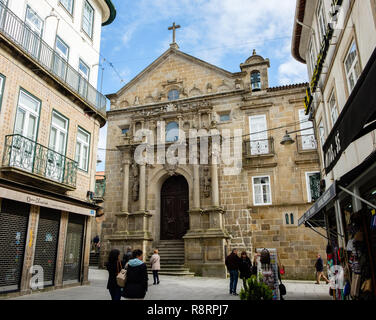 Braga, Portugal - 13. Mai 2018: Sonntag Nachmittag in der Nähe der Kirche Misericórdia de Braga, Portugal. Stockfoto