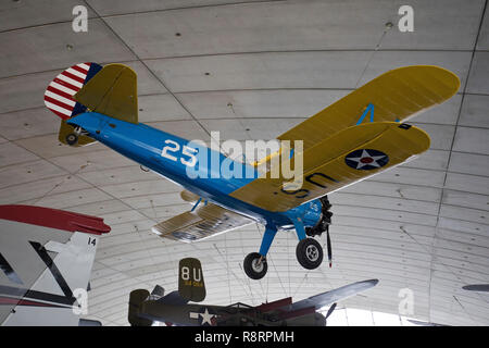 Boeing Stearman PT-17 im American Air Museum, Duxford, Cambridgeshire, Großbritannien Stockfoto