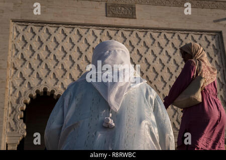 Rabat, Marokko - 23. September 2017: Frauen, Mausoleum von Mohammed V Stockfoto