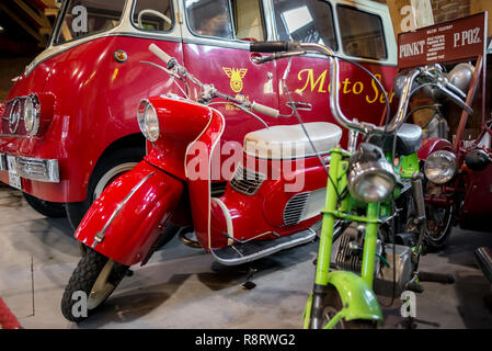 Topacz, Polen - Oktober 13, 2018: Rot Roller 60 Jahre alt. In Polen Osa M-5 produziert Stockfoto