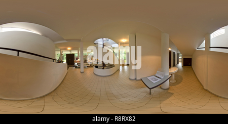 360 Grad Panorama Ansicht von Villa Savoye, Poissy von Le Corbusier, Eingangshalle