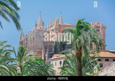 Palma de Mallorca, Balearen, Spanien - 21. Juli 2013: Kathedrale St. Maria von Palma (Kathedrale de Santa Maria de Palma de Mallorca) Stockfoto