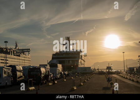 Fähre in den Hafen von Olbia Sardinien Stockfoto