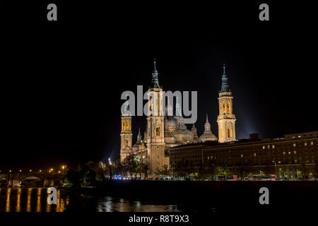 El Pilar und Wahrzeichen in Zaragoza Spanien bekannt Stockfoto