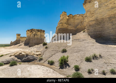 Spektakuläre Aussicht auf die Kreide Pyramiden von Monument Felsen auf der Hochebene im Westen von Kansas. Schönen natürlichen Felsformationen in einer ruhigen Gegend. Stockfoto