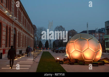 Turin, Italien. 17. Dezember, 2018. Golden Boy Awards 2018 - die Auszeichnung als beste U-21 in Europa durch Tuttosport. Im Bild: Eingang des OGR der Credit: LaPresse/Alamy leben Nachrichten Stockfoto