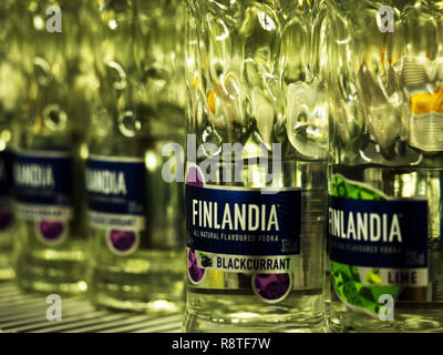 Kiew, Ukraine. 16 Dez, 2018. Finlandia Black Wodka im Laden gesehen. Quelle: Igor Golovniov/SOPA Images/ZUMA Draht/Alamy leben Nachrichten Stockfoto