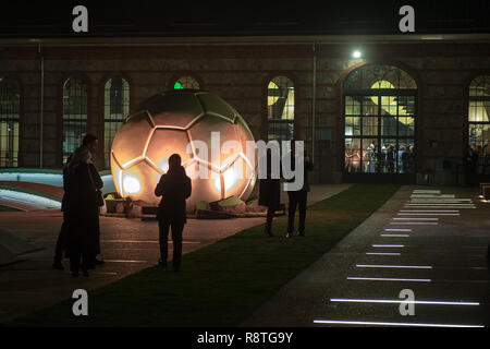 Foto LaPresse - Nicol &#xf2; Campo 17 Dicembre 2018 Torino, Italia Sport Calcio Golden Boy 2018 - Premio calcistico kommen miglior unter 21 di Europa istituito da tuttosport. Nella Foto: Ingresso Ogr Foto LaPresse - Nicol &#xf2; Campo Dezember 17, 2018 Turin, Italien Sport Fussball Golden Boy Awards 2018 - die Auszeichnung als beste U-21 in Europa durch Tuttosport. In der Pic: Ogr Eingang Stockfoto