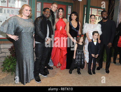 New York, NY, USA. 17 Dez, 2018. Danielle Macdonald, Lil Rel Howery, Colson Baker, Sandra Bullock, Susanne Bier, Vivien Blair, Rosa Salazar, Julian Edwards und Trevante Rhodos besucht die New York Special Screening von "Bird Box' in der Alice Tully Hall am Dezember 17, 2018 in New York City. Quelle: John Palmer/Medien Punch/Alamy leben Nachrichten Stockfoto