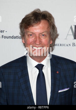 BEVERLY HILLS, Ca - Dezember 17: Nigel Lythgoe am jährlichen des American Ballet Theatre Urlaubsgeld Im Beverly Hilton Hotel in Beverly Hills, Kalifornien am 17. Dezember 2018. Credit: Faye Sadou/MediaPunch Stockfoto