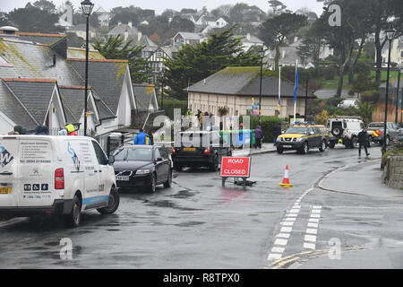 Strand von Falmouth, Cornwall, UK. 18. Dezember, 2018. Russische Tanker läuft auf Falmouth Strand. Weitere Bilder von der Szene bei Falmouth wie die Russische Tanker gestrandet bleibt gefährlich nahe an den Strand bei Falmouth: Simon Maycock/Alamy leben Nachrichten Stockfoto