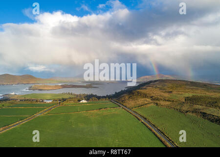 Dramatische Wolken und doppelten Regenbogen, über Valentia Island County Kerry, Irland Stockfoto