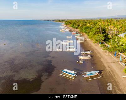 Indonesien,Bali, prahu auf Lovina Beach (Luftbild) Stockfoto