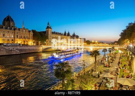 Frankreich, Paris, die Ufer der Seine klassifiziert UNESCO, Rives de Seine, Paris Plage Ereignis und die Conciergerie Stockfoto