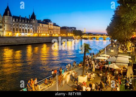 Frankreich, Paris, die Ufer der Seine klassifiziert UNESCO, Rives de Seine, Paris Plage Ereignis und die Conciergerie Stockfoto