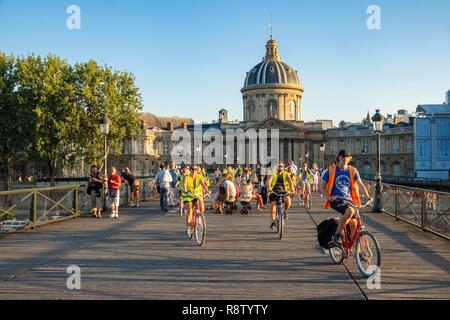 Frankreich, Paris, die Ufer der Seine, der UNESCO, der Gateway Kunst und das Institut für Frankreich, Bike Tour für den Besuch von Paris. Stockfoto
