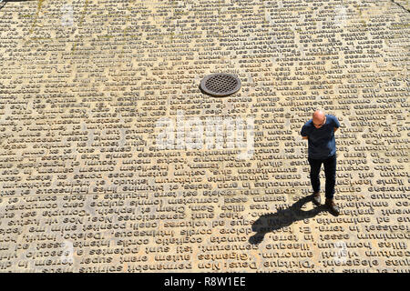 Frankreich, Gers, Auch, stoppen Sie auf der El Camino de Santiago, die monumentale Treppe, Observatoire du Temps (Sternwarte), Zeitgenössische Skulptur des Künstlers Jaume Plensa Stockfoto
