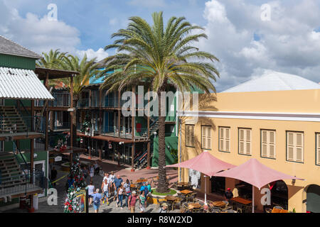 Blick nach unten vom Rif Fort zu Renaissance Mall Willemstad Curacao Stockfoto