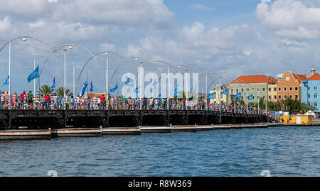 Königin Emma Schwingen Pontoon Bridge St. Anna Bay Curacao Stockfoto