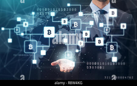 Nahaufnahme der Geschäftsmann mit bitcoin block Kette Stockfoto