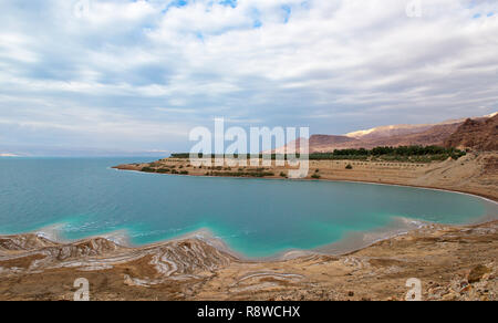 Landschaft der Totes Meer, Jordanien, schöne Küste Ausfälle des Bodens und der starken shallowing des Meeres, illustriert eine Umweltkatastrophe Stockfoto