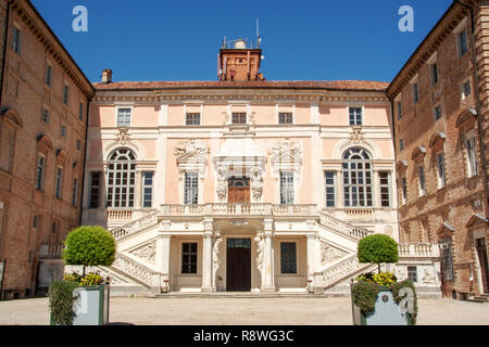 Bossolasco schloss, Langhe, Piemont, Italien Stockfoto