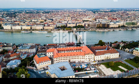 Kloster der Karmeliterinnen, Karmelita kolosto, Széchenyi Kettenbrücke, Budapest, Ungarn Stockfoto