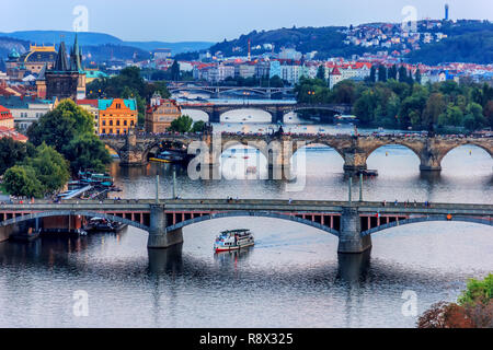 Charles Bridge und andere Brücken in Prag, Tschechische Republik Stockfoto