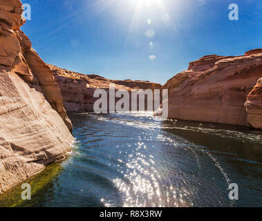 Kreuzfahrt auf dem Lake Powell Seite USA, Lake Powell ist ein Stausee auf dem Colorado River, an der Grenze zwischen Utah und Arizona, Usa. Mos Stockfoto