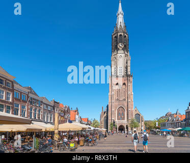 Das Gebäude aus dem 15. Jahrhundert Nieuwe Kerk (Neue Kirche) im Markt (Marktplatz), Delft, Groningen (Holland), Niederlande Stockfoto