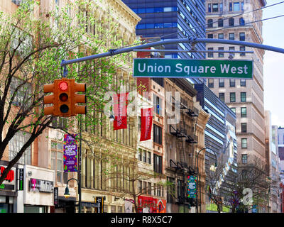 New York City, USA - April 2018: Union Square West namensschild Manhattan New York City USA oder Amerika Stockfoto