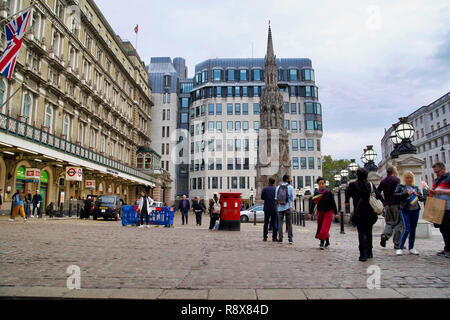 LONDON, Großbritannien - 8 September, 2018: Charing Cross railway station - der Bahnhof auf dem Strand im zentralen Teil der Stadt Stockfoto