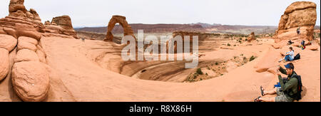 Natur-Nationalpark, Utah. Die Landschaft und die Felsen. Straßen und Propinki Park, Utah. Stockfoto