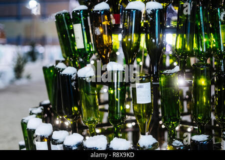 Weihnachten Baum mit Weinflaschen im neuen Jahr ist die Messe in Kiew gemacht Stockfoto