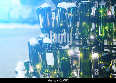 Weihnachten Baum mit Weinflaschen im neuen Jahr ist die Messe in Kiew gemacht Stockfoto