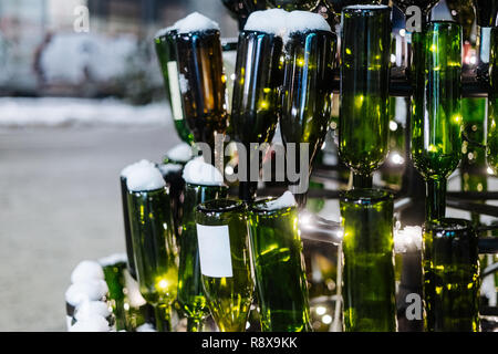 Weihnachten Baum mit Weinflaschen im neuen Jahr ist die Messe in Kiew gemacht Stockfoto