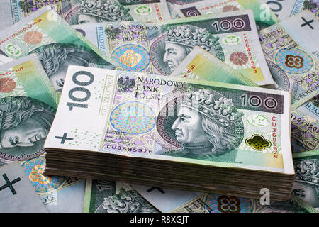 Hintergrund aus Polen 100 zloty Banknoten. Finanzielle Struktur abstrakt. Stockfoto