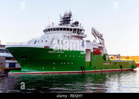 Offshore AHTS Anchor Handling Tug Supply Vessel Havila Jupiter neben in Bergen, Norwegen. Stockfoto