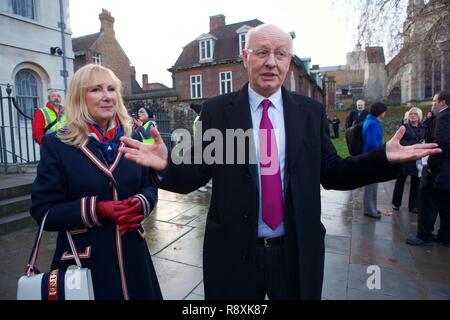 London, UK, 17. Dezember 2018. Ehemalige Irish Traditional Unionist Voice (TÜV) Kandidat David Vance und Janice Ann Atkinson - Unabhängiges Mitglied Stockfoto