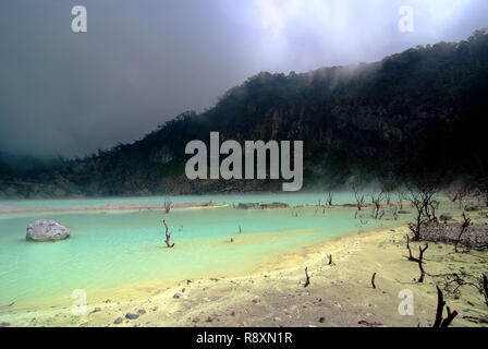 Kawah Putih Krater in Ciwidey West Java, Indonesien Stockfoto