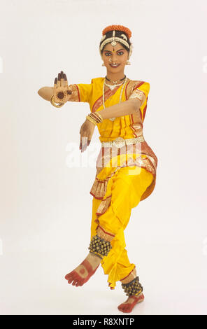 Bharatnatyam, Frau Durchführung klassischer Tanz von Indien, die Emotion der Natraj, Indien Herr 579 Stockfoto