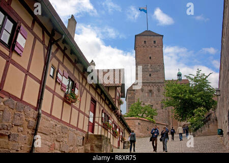 Heiden Turm und Fachwerkhäuser am Imperial Schloss, Altstadt von Nürnberg, Franken, Bayern, Deutschland, Europa Stockfoto