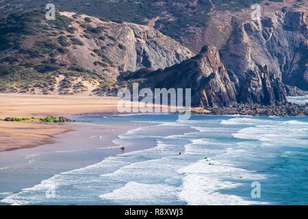 Portugal, Algarve, Süd-west Alentejano und Costa Vicentina, Carrapateira auf der Rota Vicentina Wanderweg, die Schleife der Pontal da Carrapateira, Praia do Amado Stockfoto