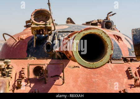 Starrte den Lauf der Waffe eines syrischen T62 Tank auf das Tal der Tränen in Israel aus dem Yom Kippur Krieg Stockfoto