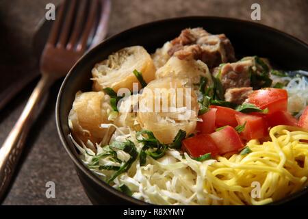 Soto Mie Bogor. Sundanesischen beef Noodle Soup von Bogor, West Java. Beliebt in Bogor und Jakarta. Stockfoto